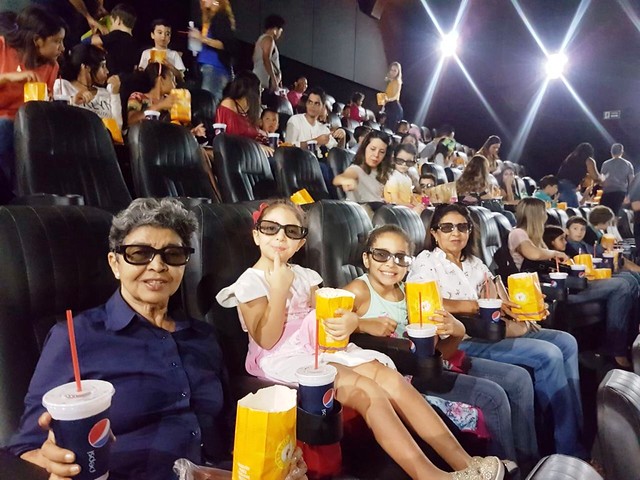 Cinema com muita diversão, pipoca e refrigerante no Dia das Crianças da AMMA