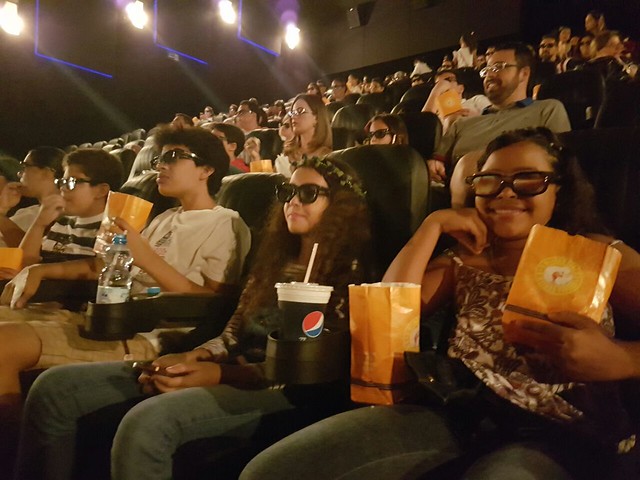Cinema, pipoca e muita diversão na manhã de sábado, em homenagem às crianças