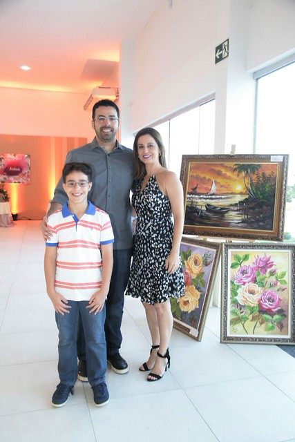 Alegria e congraçamento em noite festiva dedicada às mães pela AMMA