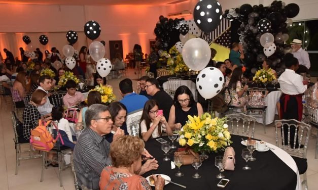 Festa das mães, em estilo anos 60, emociona os associados na sede da AMMA