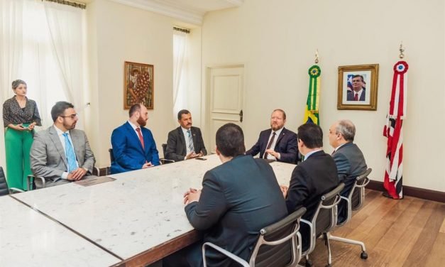 Presidente da AMMA participa de ato que sanciona lei do fracionamento de férias