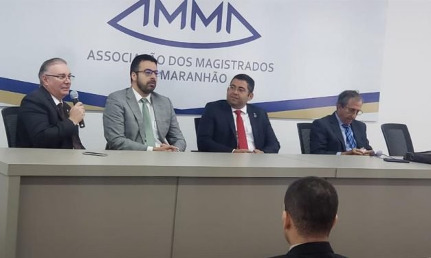 Magistrados participam de aula teórica do curso de segurança na sede da AMMA