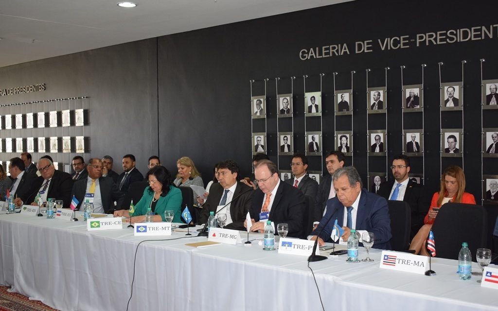 AMMA participa de reunião em Brasília sobre extinção de zonas eleitorais