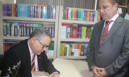 Operadores do Direitos prestigiam lançamento do livro do juiz José Américo